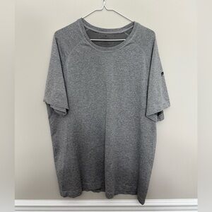 Fabletics T-Shirt Mens 2XL Gray Short Sleeve Active Performance Gym Athleisure